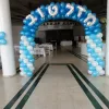 ⁦קשת בלונים אדום סגול ולבן⁩ – תמונה ⁦3⁩