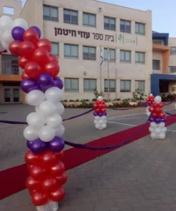 קשת בלונים אדום סגול ולבן