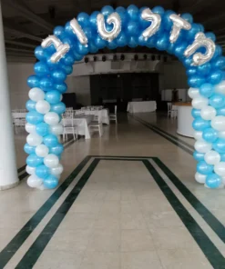 קשת בלונים כחול לבן